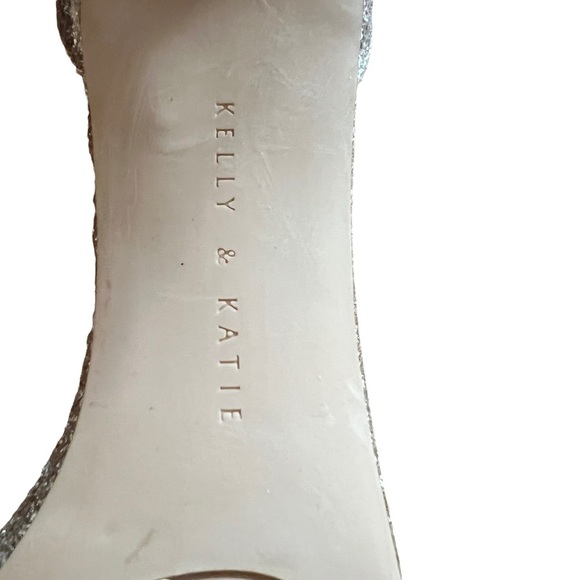 Kelly & Katie Kirstie Gold Glitter Heels Size 8 - Picture 11 of 11
